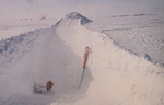 Los científicos recogen meteoritos de la nieve antártica. | J.Duprat | CSNSM-CNRS