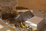 La sonda Phoenix Lander analizando el suelo marciano. | NASA