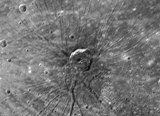 El inslito crter con forma de araa captado por la sonda Messenger. (Foto: NASA)