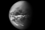 Imagen de Titán y su zona oscura, enviada por la nave Cassini. |NASA