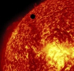 Imagen del tránsito de Venus por el Sol captada por la NASA.