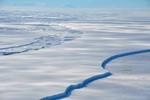 Imagen de la plataforma de hielo Wilkins quebrndose en la costa de la pennsula Antrtica. (Foto. REUTERS/BAS)